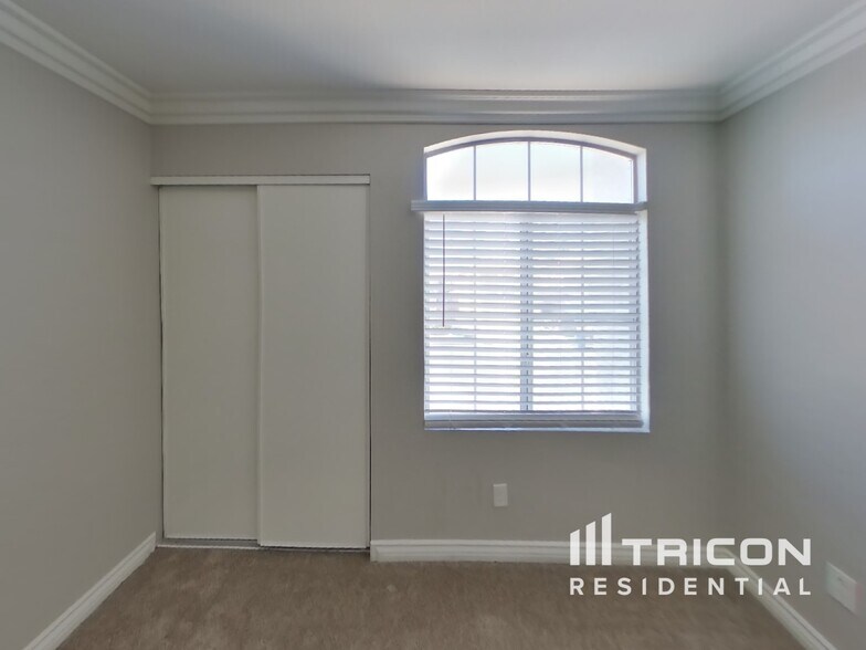 Building Photo - 4548 Little Wren Ln