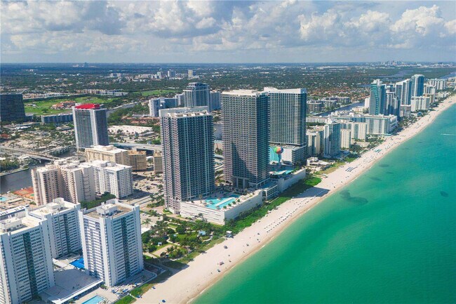 Building Photo - 2602 E Hallandale Beach Blvd