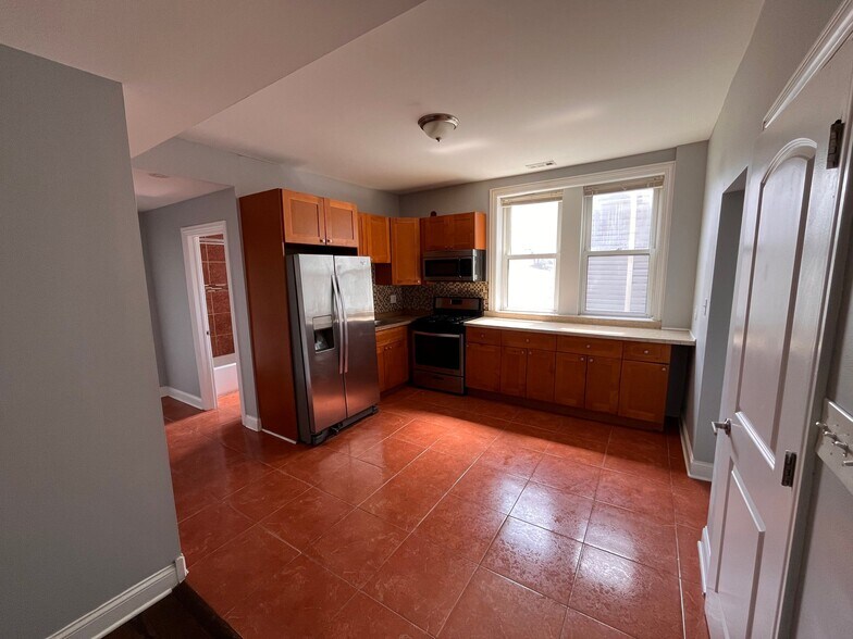 Building Photo - 5347-5353 W Belle Plaine Ave