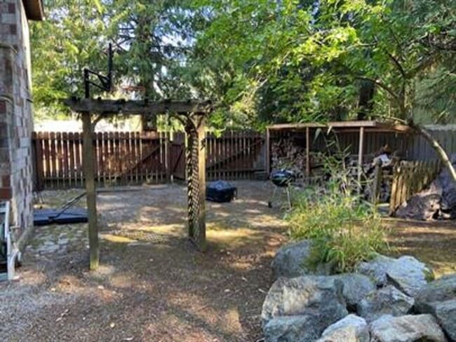 Building Photo - 823 SW Castilian Dr