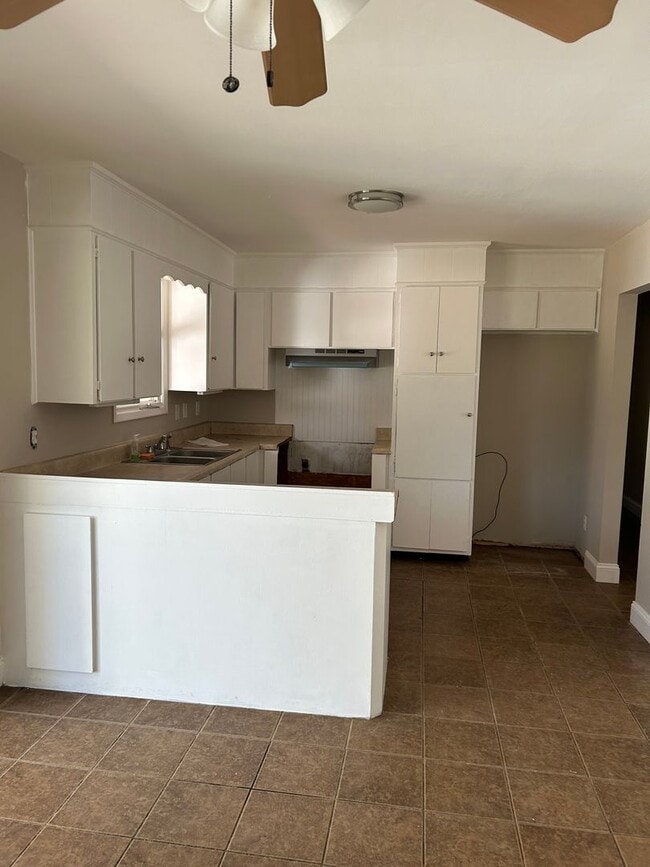 Building Photo - South side home