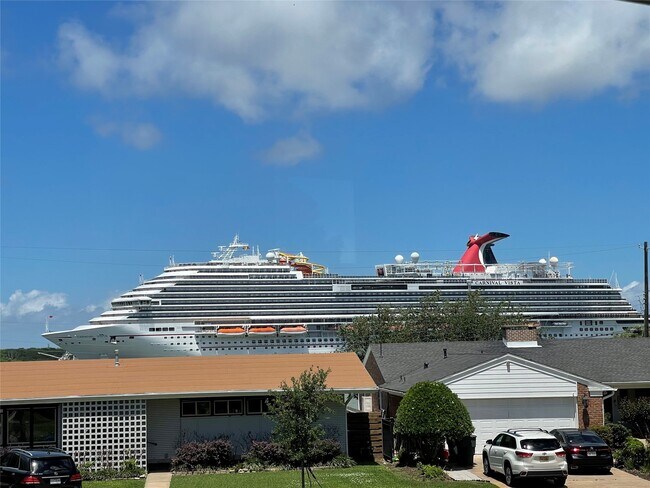 Building Photo - 1310 Harbor View Dr