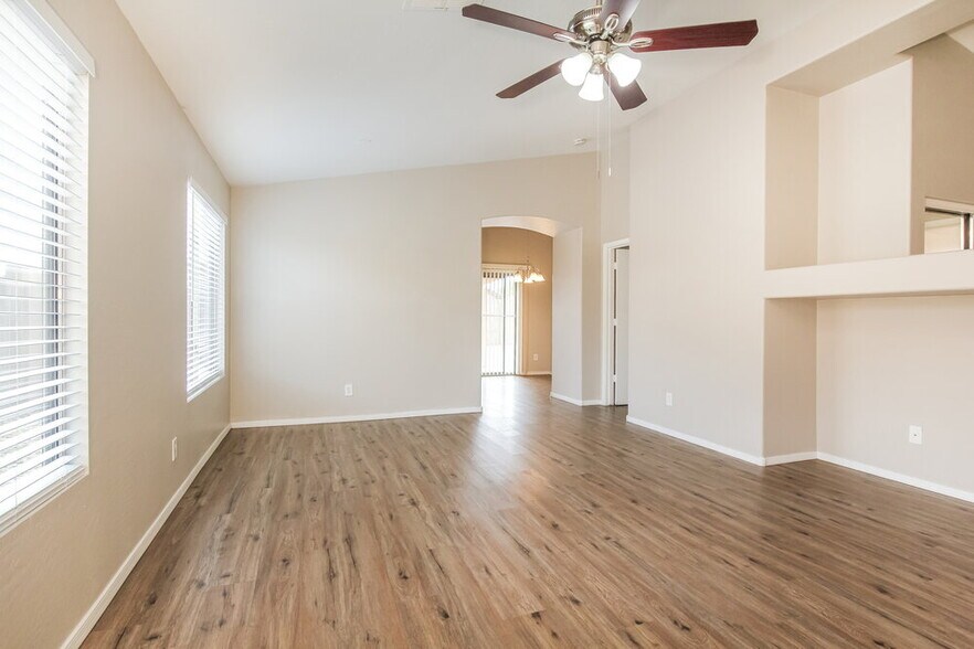 Building Photo - 14841 W Redfield Rd