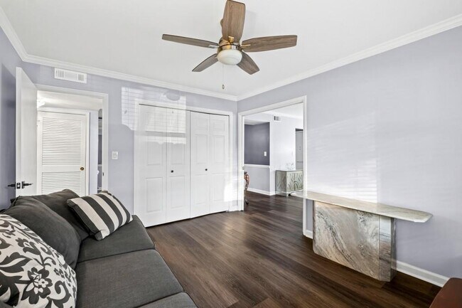 Building Photo - 6851 Roswell Rd