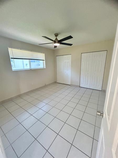 Building Photo - 7421 Venetian St