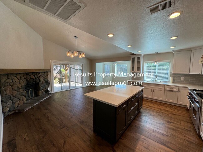 Building Photo - Rocklin 3 Bed 2 Bath Gem POOL