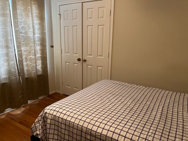 Building Photo - 6855 Bellgreen Dr