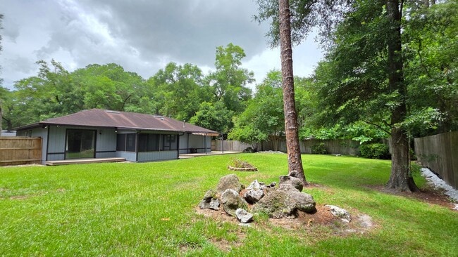 Building Photo - FOR RENT 2 bed 2 bath 1 car garage home.
