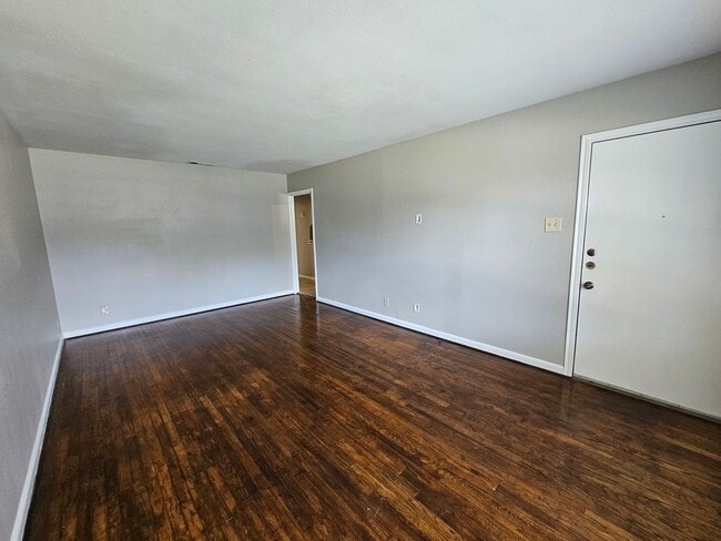 Building Photo - 2bed 1 bath near VA Hospital