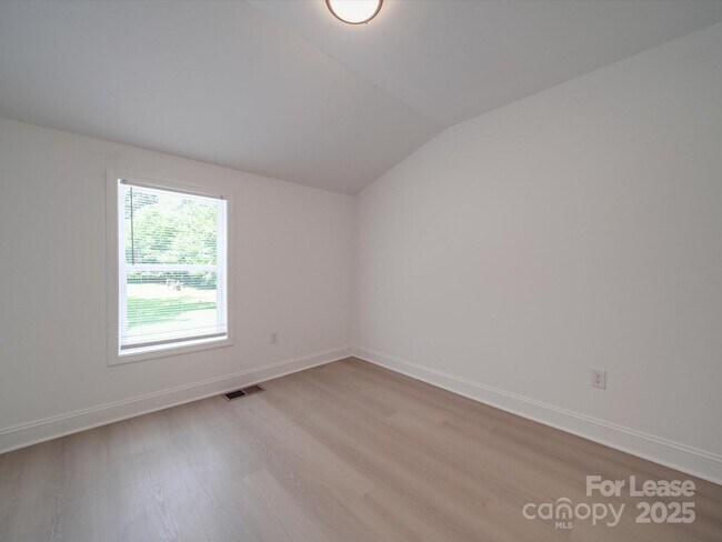 Building Photo - 1012 Wood St