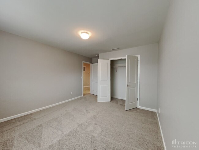 Building Photo - 635 Spencer Ln