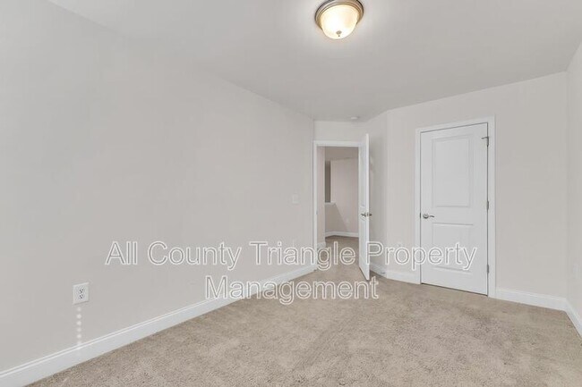 Building Photo - 2103 Nandina Trl