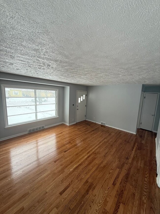 Primary Photo - 4 Bedroom / 1 Bathroom House