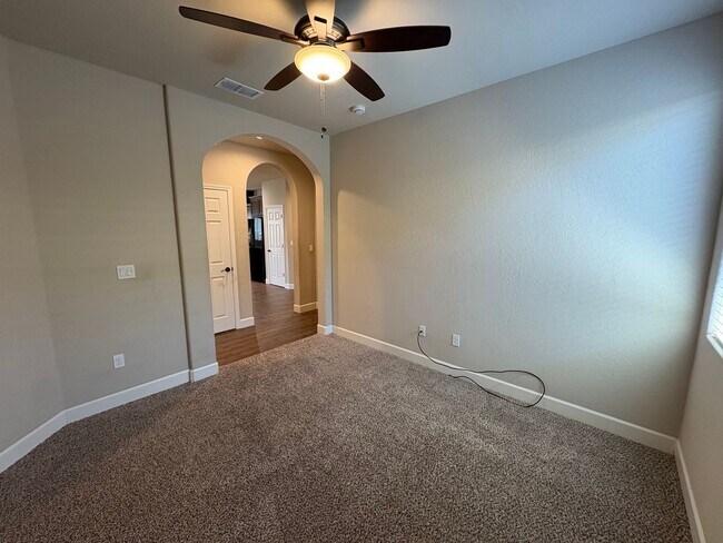Building Photo - Lovely SE Tulare available now!