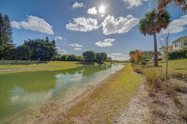 Building Photo - 1023 Eucalyptus Dr