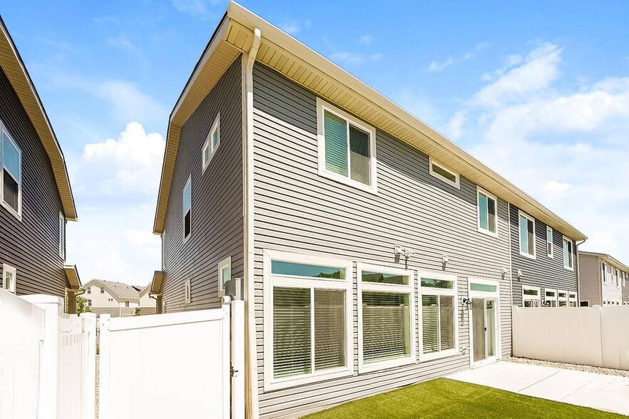 Building Photo - 4750 N Tower Dr