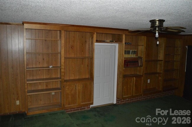 Building Photo - 516 S Green St