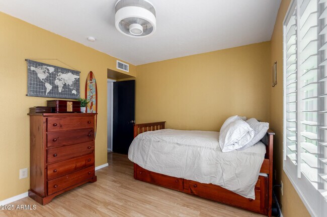 Building Photo - 2739 S Emerson Cir