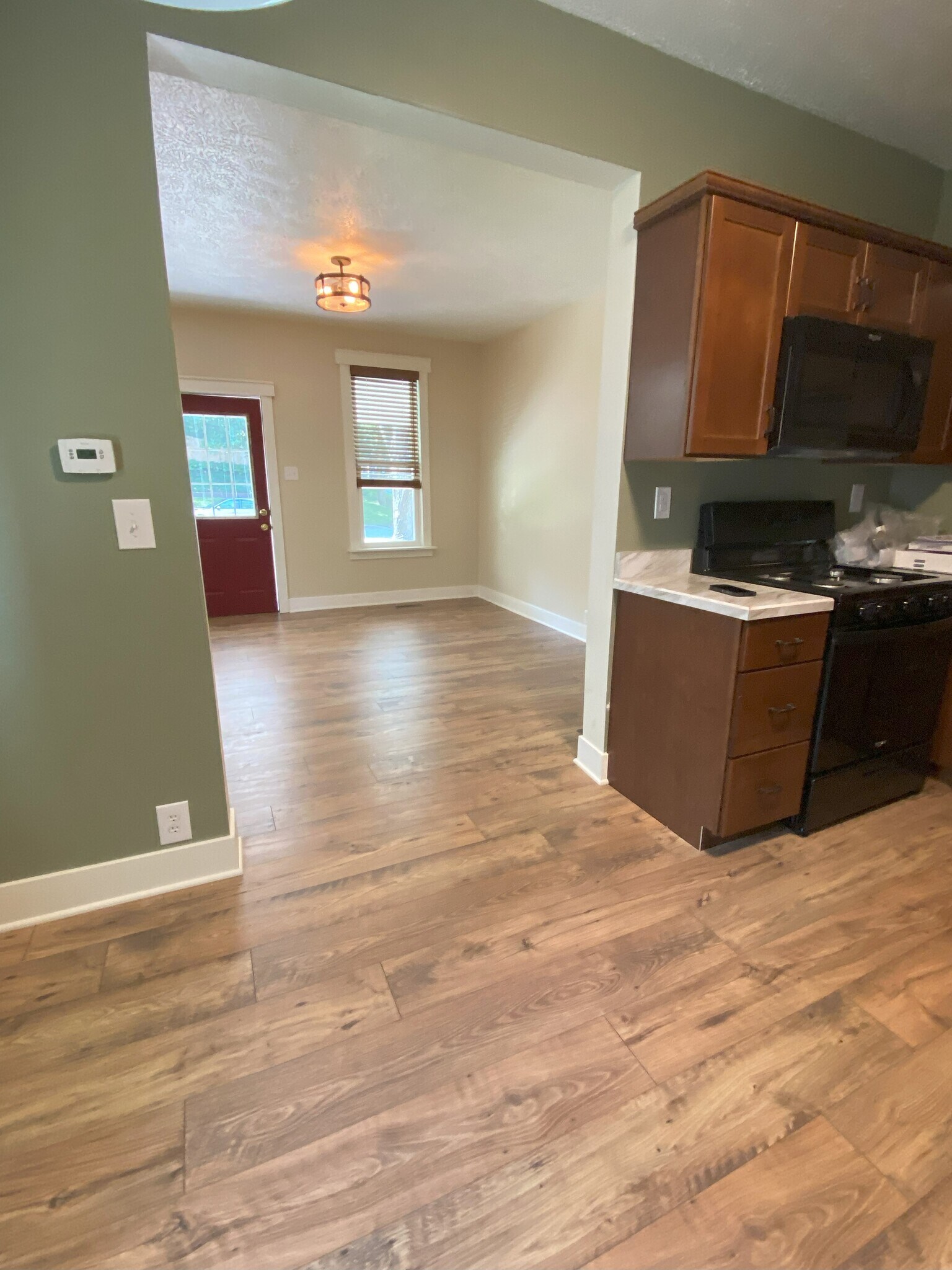 Building Photo - 644 Perrin Ave