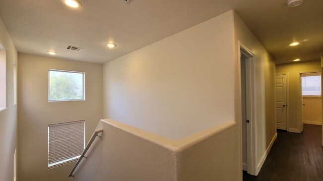 Building Photo - 9444 Grandview Spring Ave