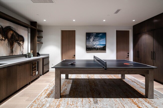 Building Photo - 5 Thistle Way