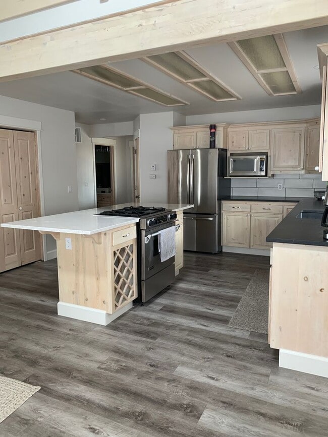 Building Photo - Updated Home in Oldmill