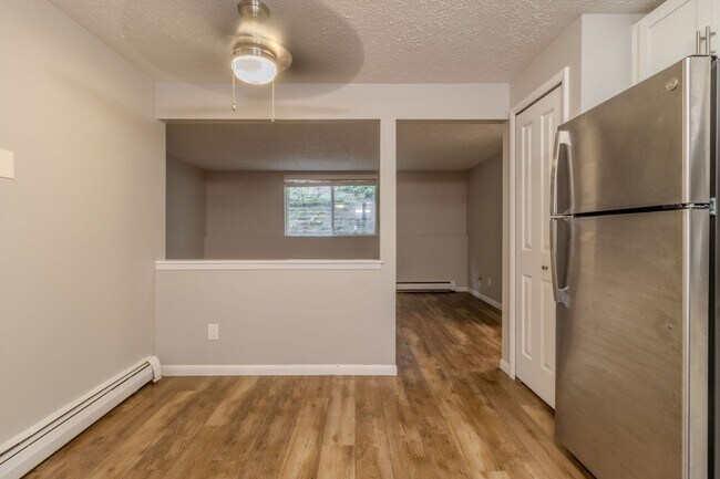 Building Photo - Spacious Dream Apartment — Right Where You...