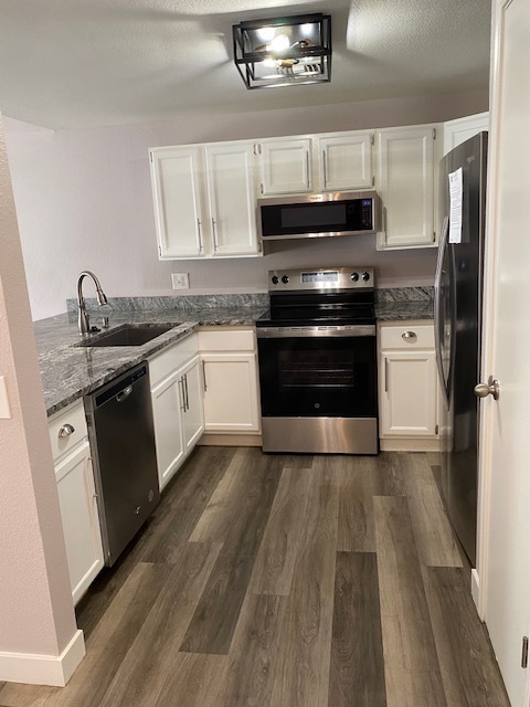 Building Photo - $2,350 Lovely Remodeled 3 Bedroom-2 bath-2...
