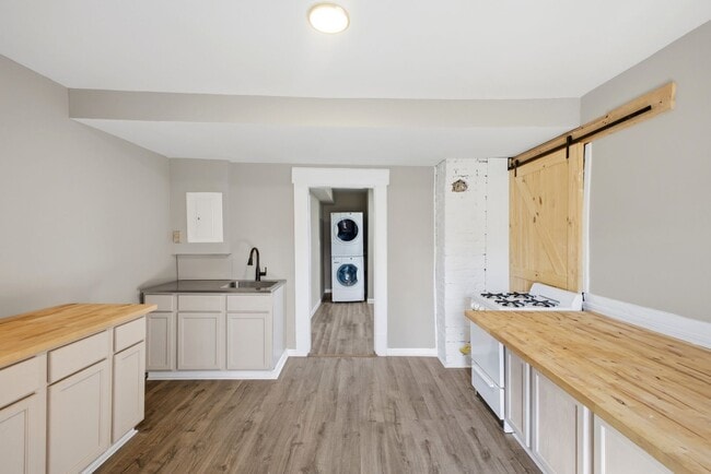 Building Photo - Cozy & Modern 1-Bed, 2-Bath Tiny Home – Renovated in Columbus!