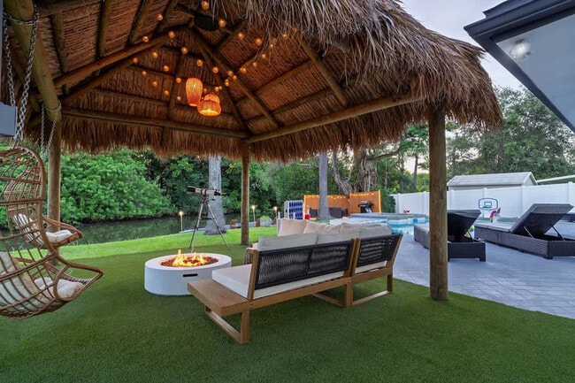 Building Photo - 20140 NE 25th Ct