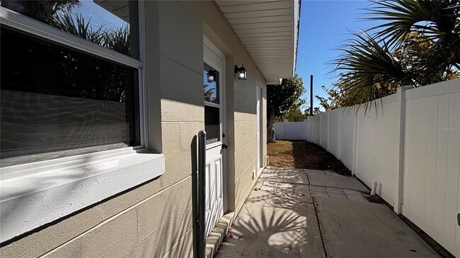 Building Photo - 21543 Kenyon Ave