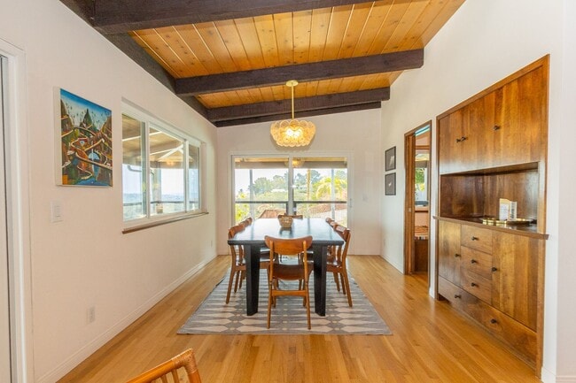 Building Photo - Spectacular Furnished 4 Bedroom/ 3 Bath Mid-Century Modern Retreat in Encinitas