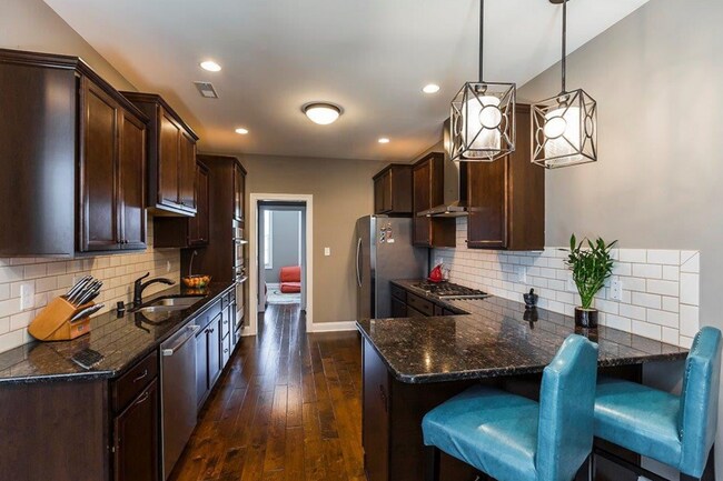 Building Photo - Beautiful corner-lot townhome in the heart of Beaumont Park
