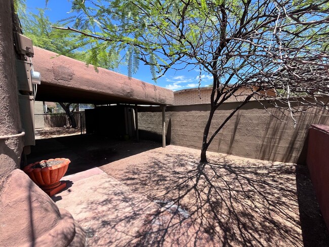 Building Photo - Central- 3 bedroom/ 2 bathroom house
