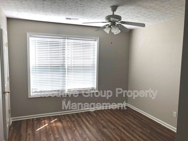 Building Photo - 275 Oxmoor Dr