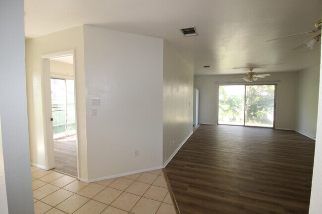 Building Photo - 1790 SE Ryecroft Ct