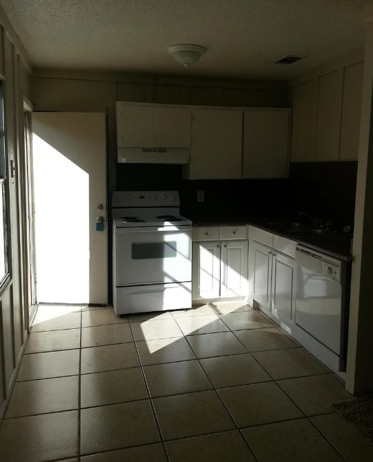 Building Photo - 6212 Marigold Ter