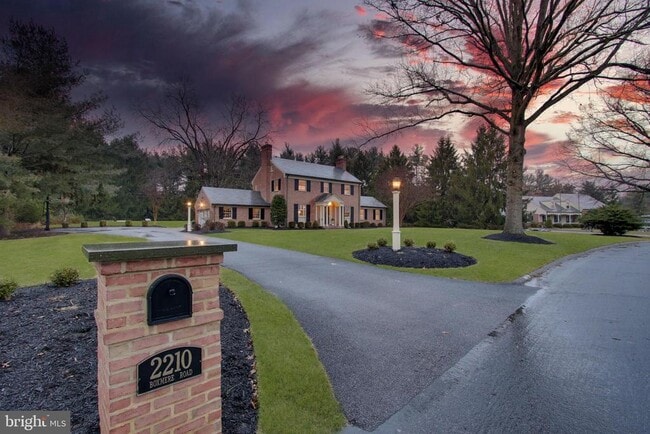 Building Photo - 2210 Boxmere Rd