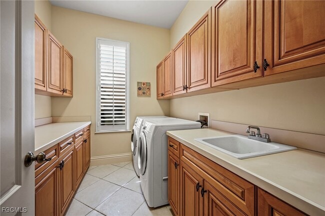 Building Photo - 18150 Old Pelican Bay Dr