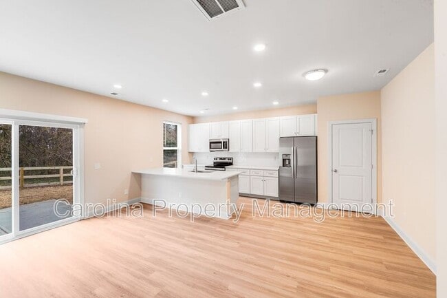 Building Photo - 645 Brookwood St