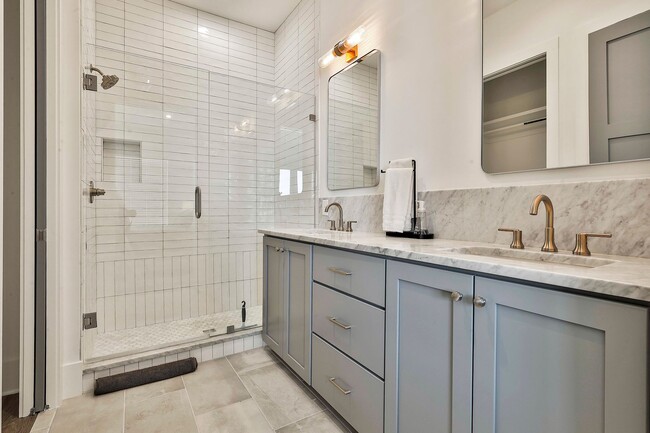 Building Photo - Fully Furnished Trilith Townhome with Larg...