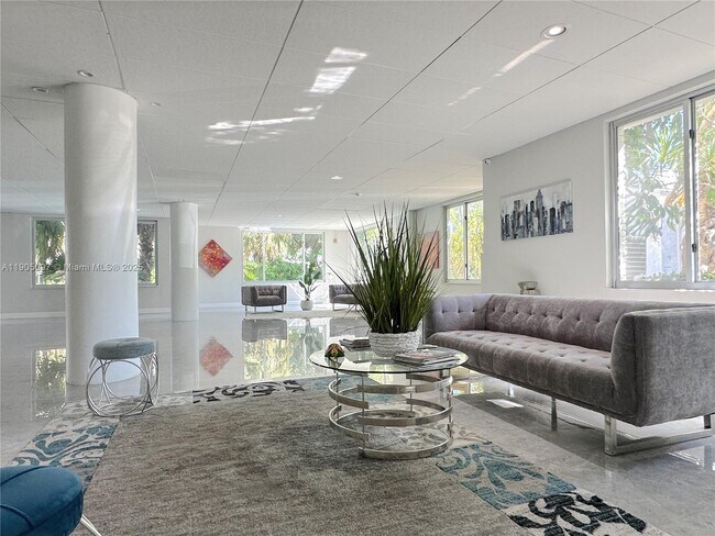 Building Photo - 9700 E Bay Harbor Dr