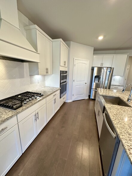 Building Photo - 304 Greymoor Ln