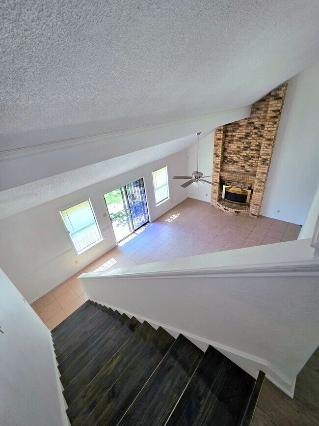 Building Photo - Beautiful 3-bedroom 2-bathroom house