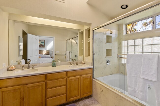 Building Photo - 1214 Emerald St