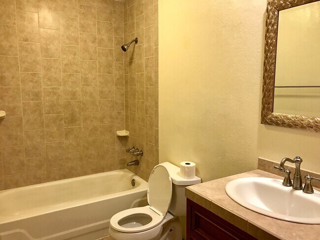 Building Photo - 2118 Endicott Ln