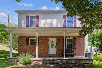 Building Photo - Cozy 3BE/2.5BA Colonial in Takoma Park with screened porch!