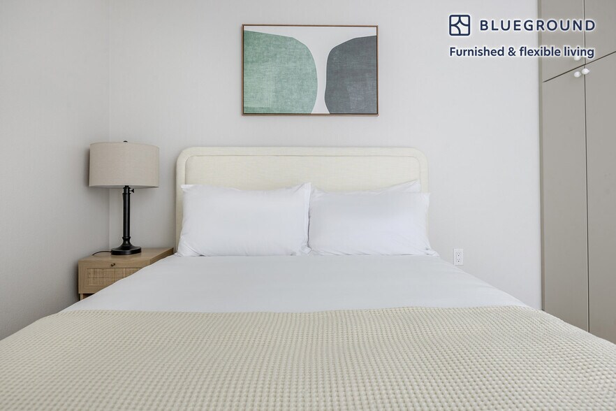 Building Photo - 200 Mesnager St