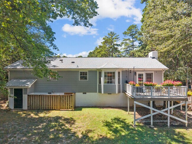 Building Photo - Gorgeous Mid-Century Modern Ranch in West Raleigh near NCSU and Lake Johnson - Fenced-in Backyard!