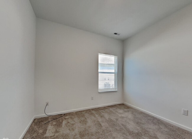 Building Photo - 2018 Maplewood Ln